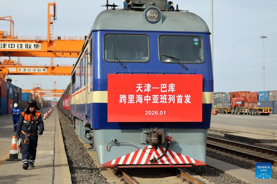 Il primo treno merci che attraversa il Mar Caspio, collegando la Cina all'Asia centrale, in partenza dalla municipalità di Tianjin, nel nord della Cina. (19 gennaio 2026 - Xinhua/Li Ran)
