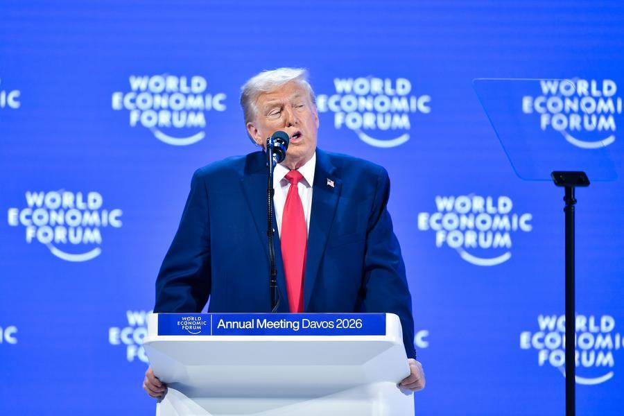 Il Presidente degli Stati Uniti Donald Trump interviene alla riunione annuale del Forum Economico Mondiale a Davos, in Svizzera. (21 gennaio 2026 - Xinhua/Lian Yi)