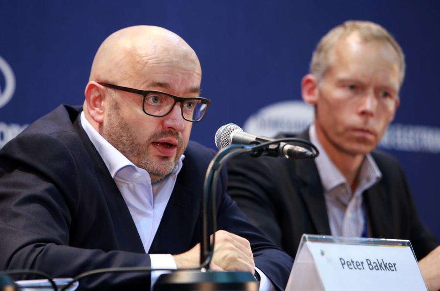 Peter Bakker (a sinistra), presidente del World Business Council for Sustainable Development (WBCSD), interviene durante una conferenza stampa al Congresso Mondiale per la Conservazione della Natura dell'Unione Internazionale per la Conservazione della Natura (IUCN) a Jeju, nella Repubblica di Corea. (8 settembre 2012 - Xinhua/Park Jin-hee)