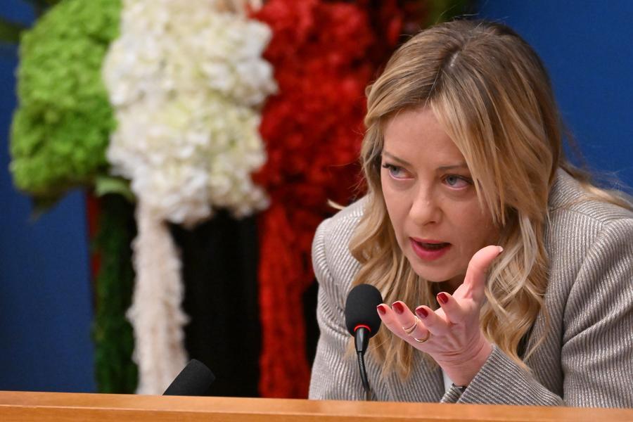 La Presidente del Consiglio italiana Giorgia Meloni parla durante una conferenza stampa a Roma, Italia. (9 gennaio 2026 - Alberto Lingria/Xinhua)