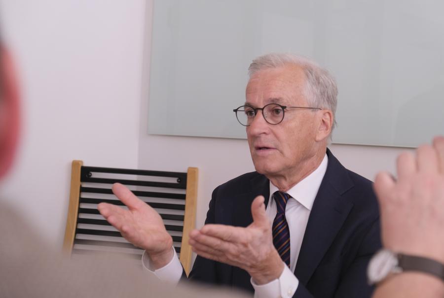 Il Ministro di Stato norvegese Jonas Gahr Støre incontra i giornalisti stranieri a Oslo, in Norvegia. (19 maggio 2025 - Xinhua/Zhang Yuliang)