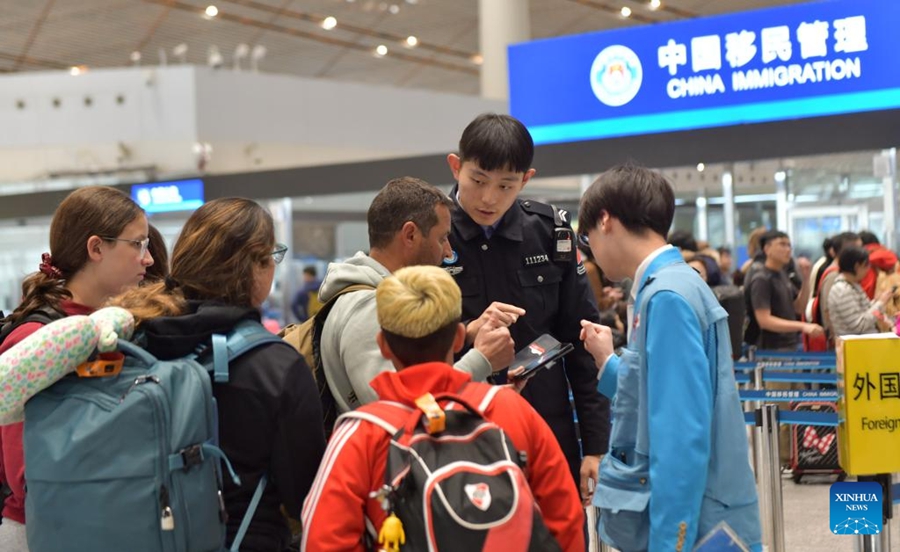 L'apertura favorisce l'aumento dei visitatori stranieri in Cina e rafforza gli scambi interpersonali