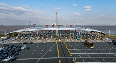 Attraversamenti valico stradale di Zhuhai su Grande Ponte Hong Kong–Zhuhai–Macao superano i 100 milioni