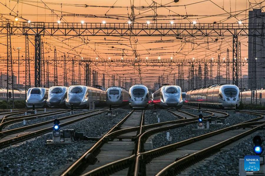 Treni ad alta velocità in tutta la Cina pronti per la corsa ai viaggi della Festa di Primavera