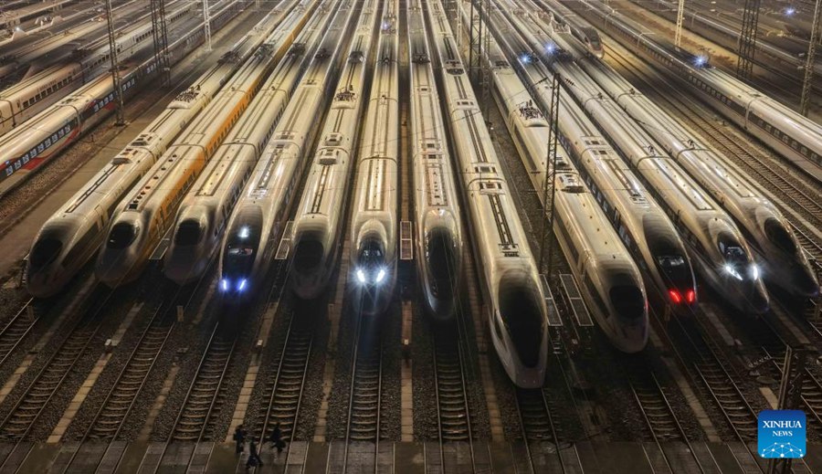 Treni ad alta velocità in tutta la Cina pronti per la corsa ai viaggi della Festa di Primavera