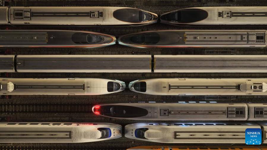 Treni ad alta velocità in tutta la Cina pronti per la corsa ai viaggi della Festa di Primavera