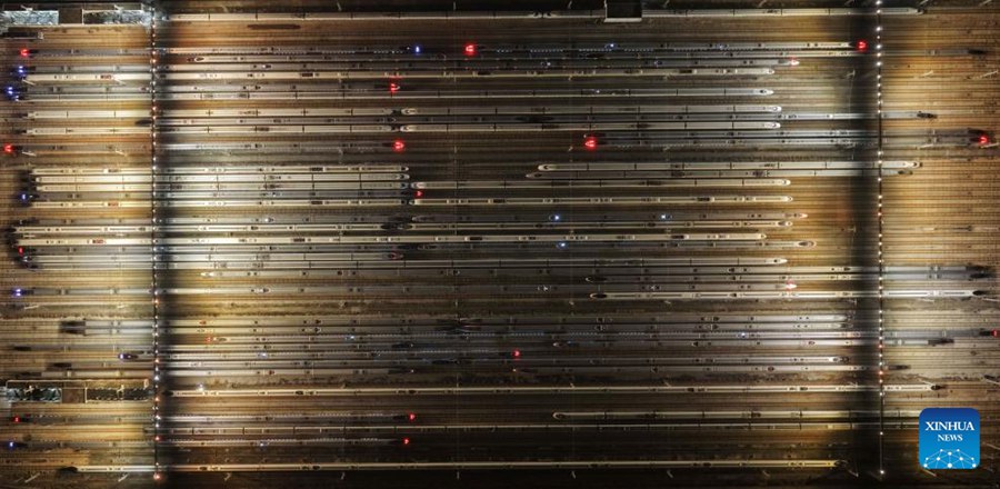 Treni ad alta velocità in tutta la Cina pronti per la corsa ai viaggi della Festa di Primavera