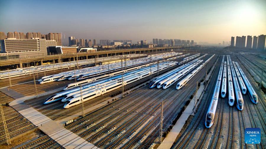 Treni ad alta velocità in tutta la Cina pronti per la corsa ai viaggi della Festa di Primavera