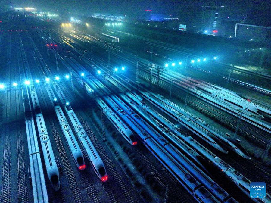 Treni ad alta velocità in tutta la Cina pronti per la corsa ai viaggi della Festa di Primavera