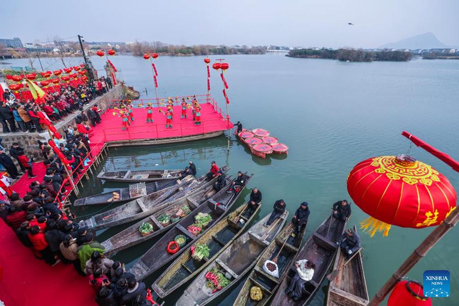 Hangzhou, attività festive in vista del Capodanno cinese nel villaggio di Mojiaqiao