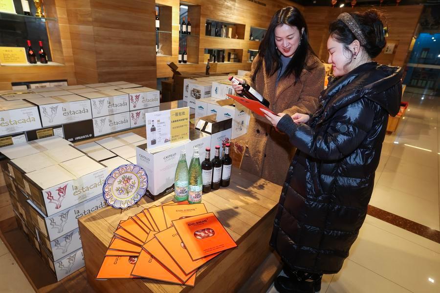 I treni merci Cina-Europa portano prodotti europei a Yiwu per la Festa di Primavera