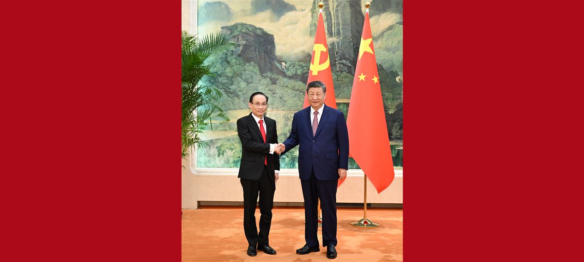 Incontro tra Xi Jinping e l'inviato speciale vietnamita Le Hoai Trung