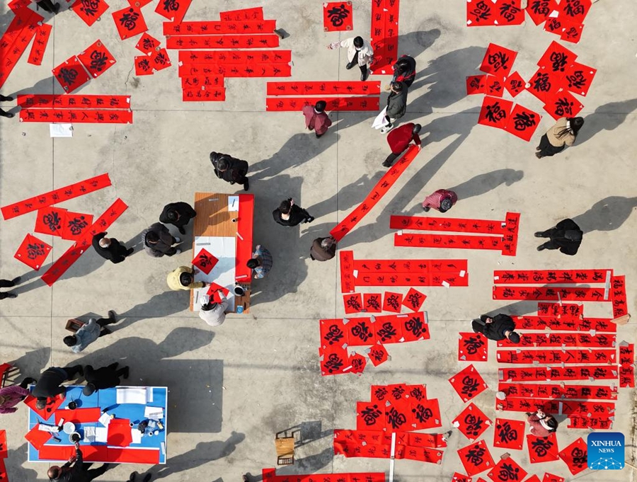 Preparativi per la Festa di Primavera in corso in tutta la Cina