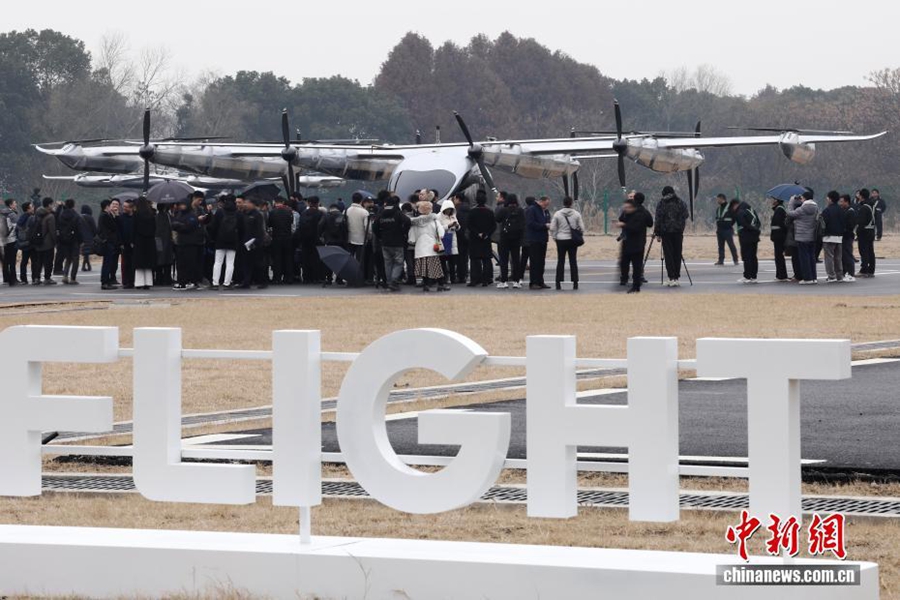 Il primo eVTOL da 5 tonnellate al mondo debutta ufficialmente e completa il volo di conversione