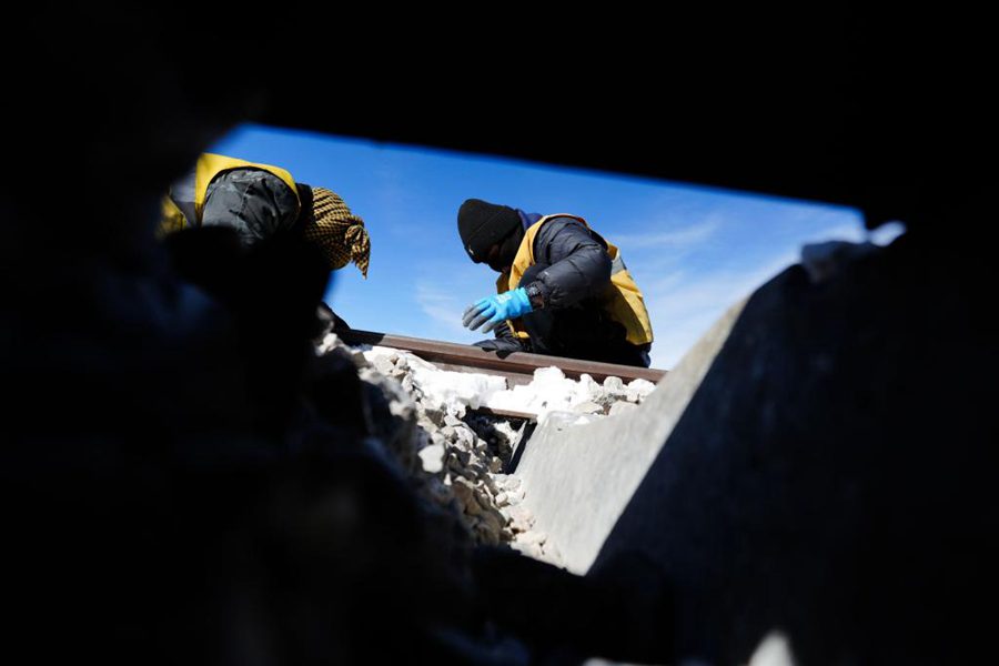 Meccanici ferroviari garantiscono i viaggi della Festa di Primavera tra i Monti Kunlun