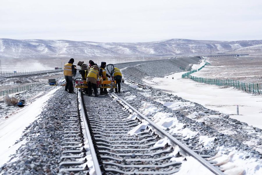 Meccanici ferroviari garantiscono i viaggi della Festa di Primavera tra i Monti Kunlun