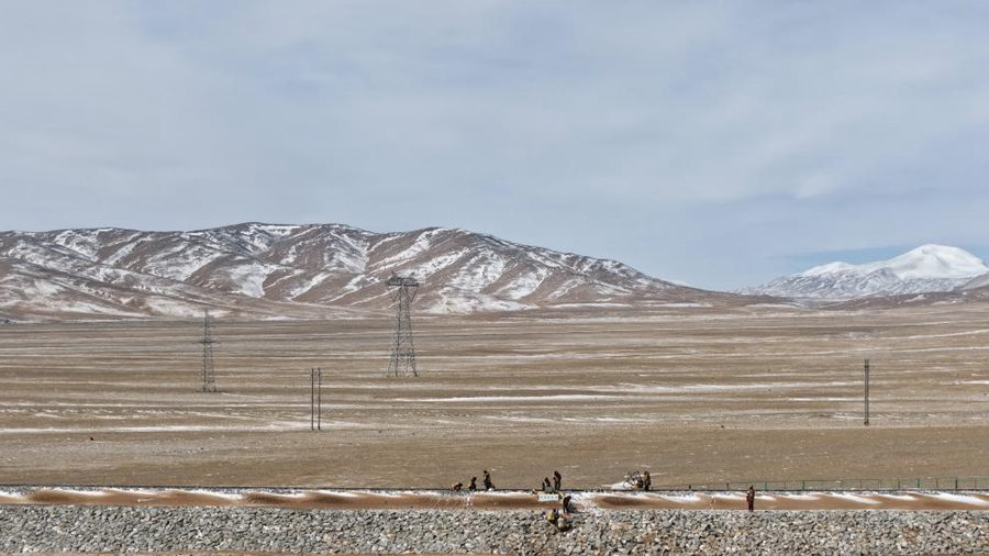 Meccanici ferroviari garantiscono i viaggi della Festa di Primavera tra i Monti Kunlun