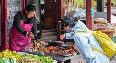 Il villaggio di Nakeli nello Yunnan diventa una popolare meta turistica invernale