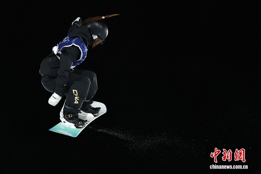 La snowboarder cinese Zhang Xiaonan accede alla finale di Big Air di snowboard femminile