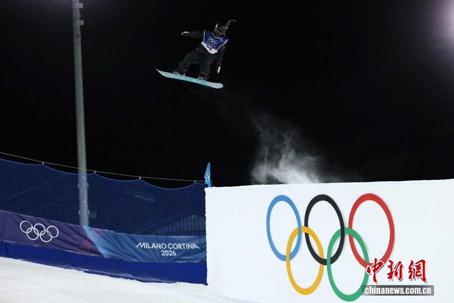 La snowboarder cinese Zhang Xiaonan accede alla finale di Big Air di snowboard femminile