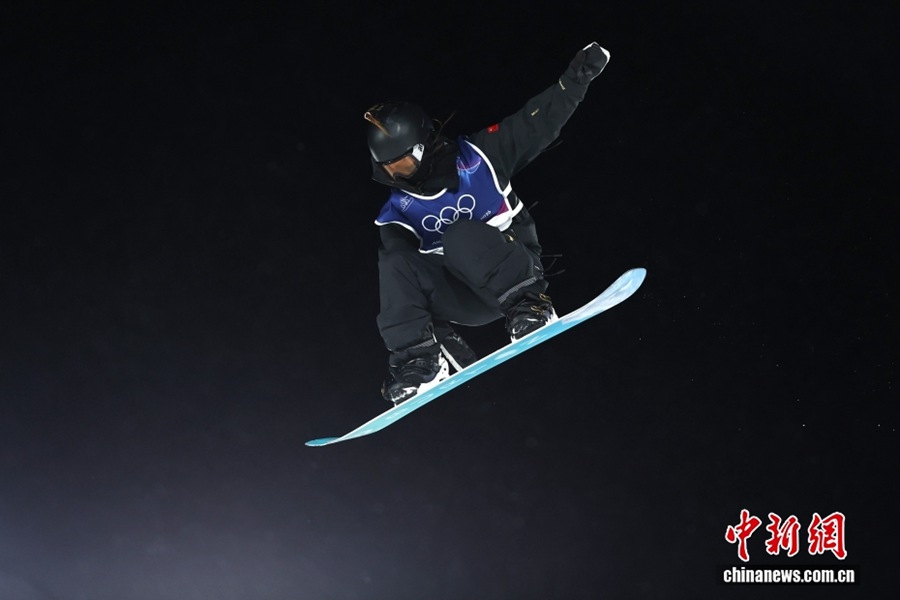 La snowboarder cinese Zhang Xiaonan accede alla finale di Big Air di snowboard femminile