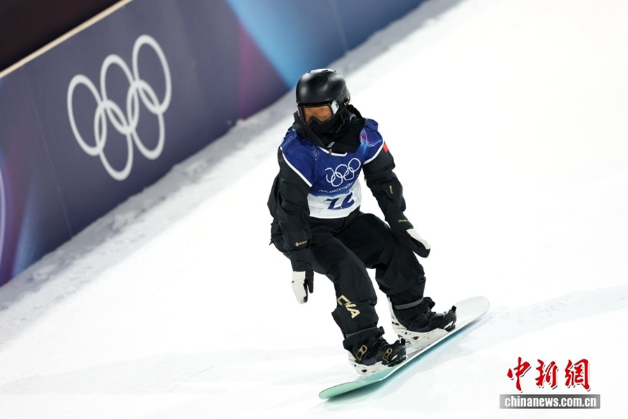 La snowboarder cinese Zhang Xiaonan accede alla finale di Big Air di snowboard femminile