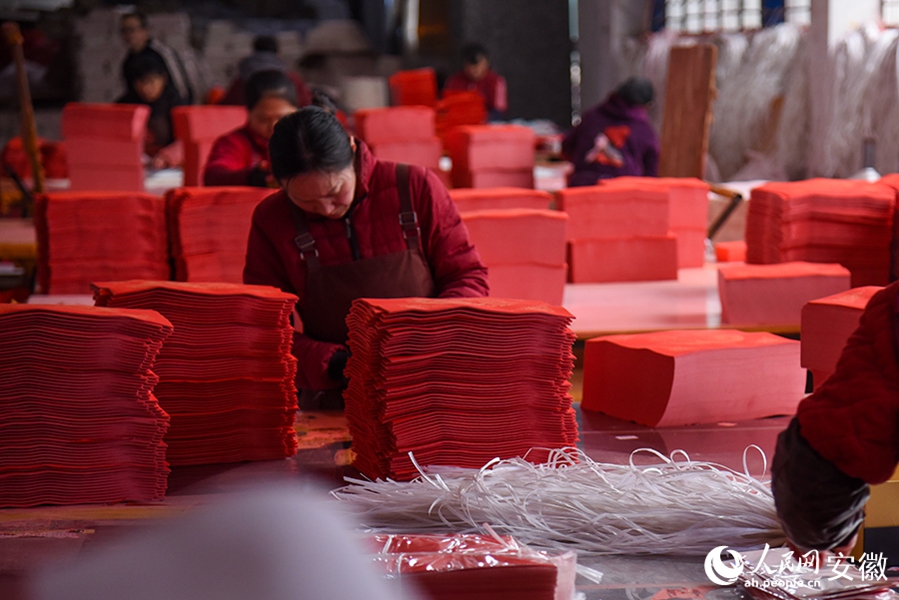 Produzione di distici augurali per il Capodanno cinese a pieno ritmo nell'Anhui