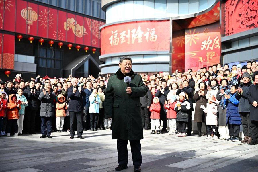 Xi Jinping visita funzionari e cittadini a Beijing e porge gli auguri di Capodanno a tutto il popolo cinese