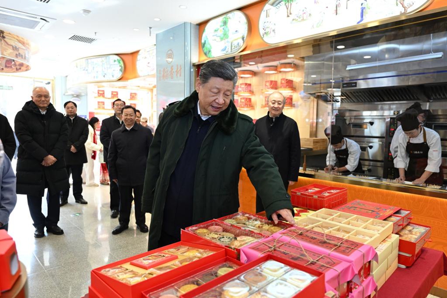 Xi Jinping visita funzionari e cittadini a Beijing e porge gli auguri di Capodanno a tutto il popolo cinese