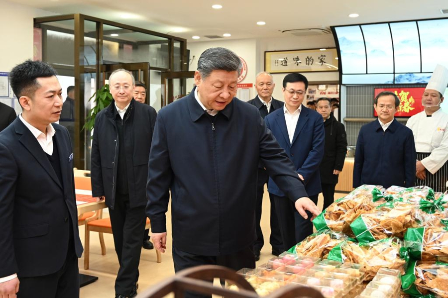 Xi Jinping visita funzionari e cittadini a Beijing e porge gli auguri di Capodanno a tutto il popolo cinese