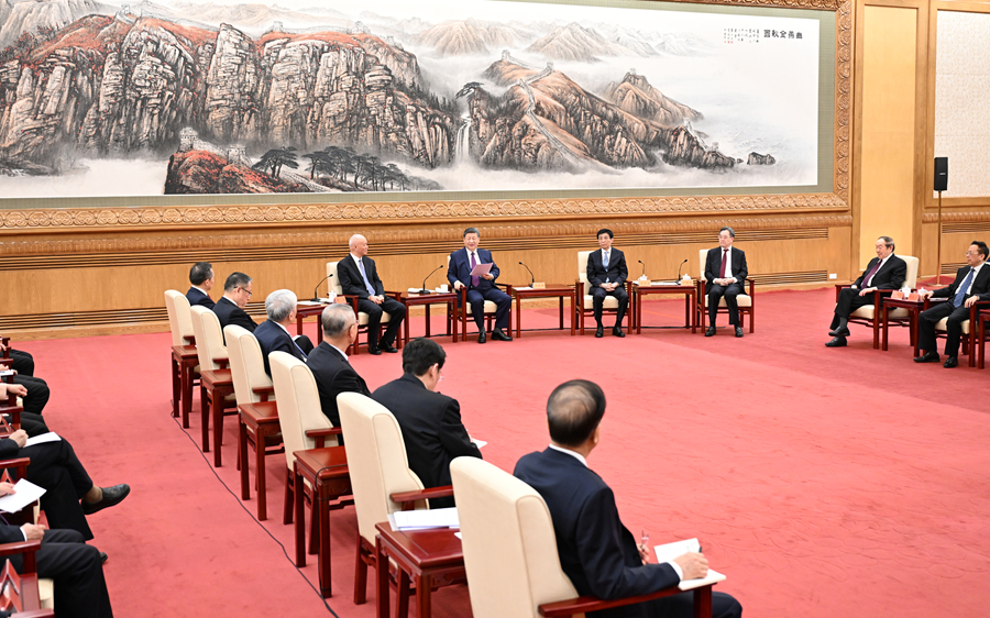 Xi Jinping celebra la Festa di Primavera con i rappresentanti dei partiti democratici e le personalità extra-partitiche