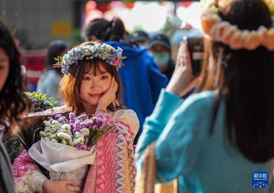 Il Mercato dei fiori Dounan registra un boom di vendite per il Capodanno cinese