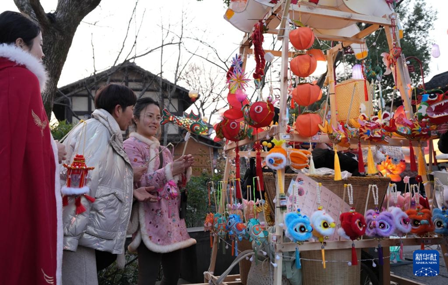 Inaugurato festival delle lanterne a Hangzhou