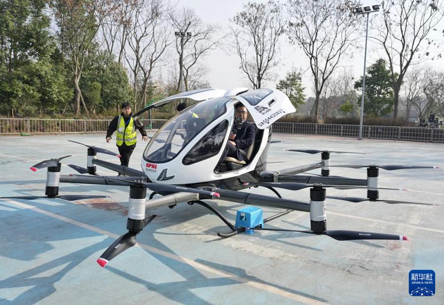 Prima dimostrazione di volo con passeggeri eVTOL nel centro urbano di Chengdu