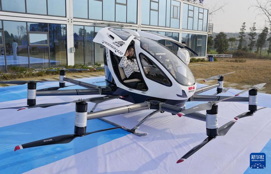Prima dimostrazione di volo con passeggeri eVTOL nel centro urbano di Chengdu