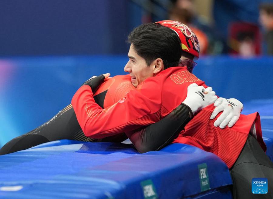 Il cinese Sun Long vince l'argento nei 1000 metri di short track maschile di pattinaggio a Milano-Cortina