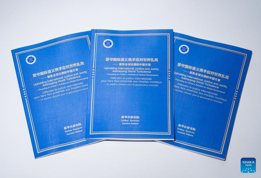 Copie del rapporto del think tank Xinhua Institute. (Xinhua/Shi Feng)