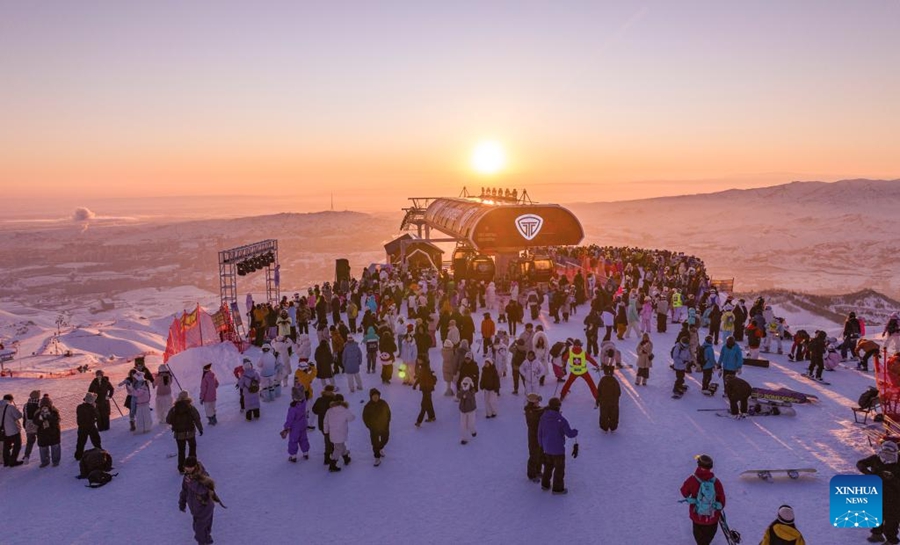 Le principali stazioni sciistiche guadagnano popolarità nell'Altay, Xinjiang