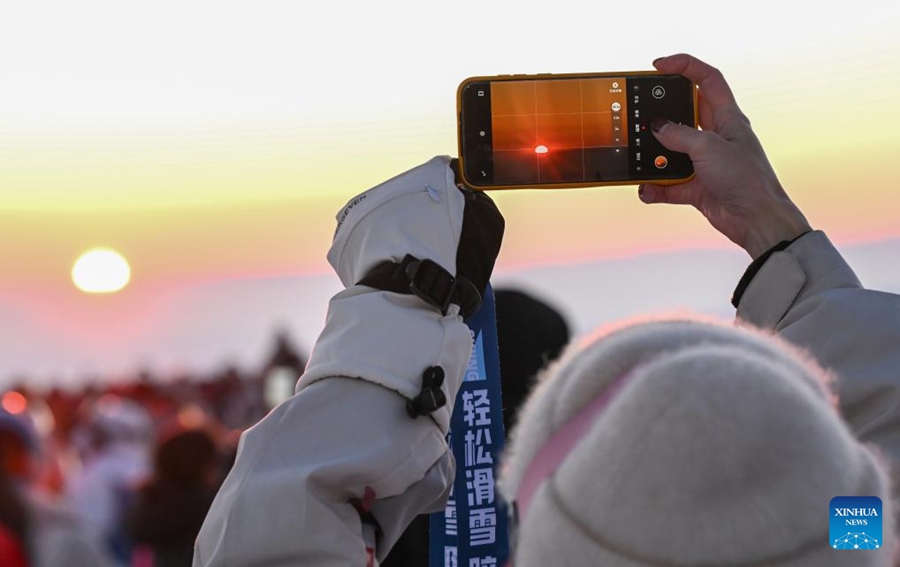 Le principali stazioni sciistiche guadagnano popolarità nell'Altay, Xinjiang
