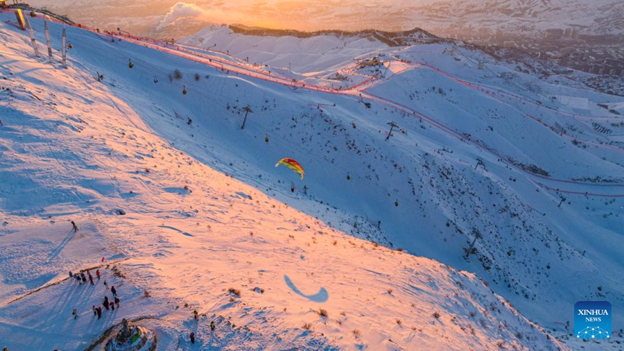 Le principali stazioni sciistiche guadagnano popolarità nell'Altay, Xinjiang