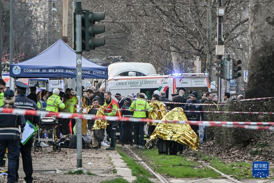 Milano, deraglia un tram: due morti