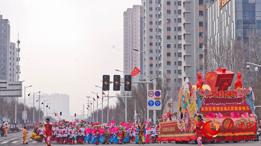 Riparte la parata folkloristica di Urumqi per il Capodanno cinese