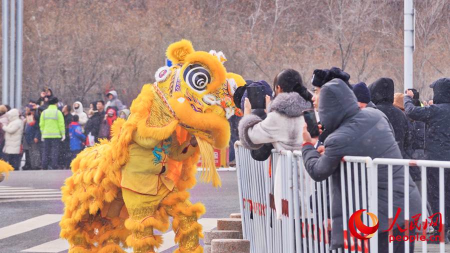 Riparte la parata folkloristica di Urumqi per il Capodanno cinese