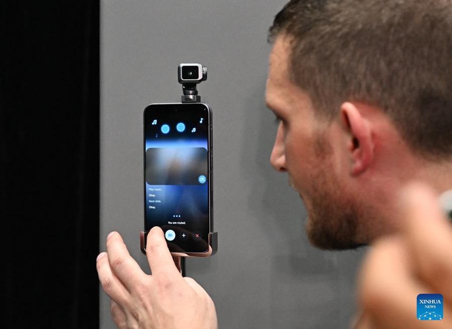 Honor presenta Robot Phone in vista del MWC 2026