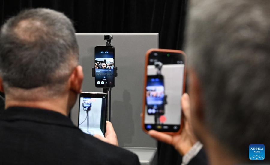 Honor presenta Robot Phone in vista del MWC 2026