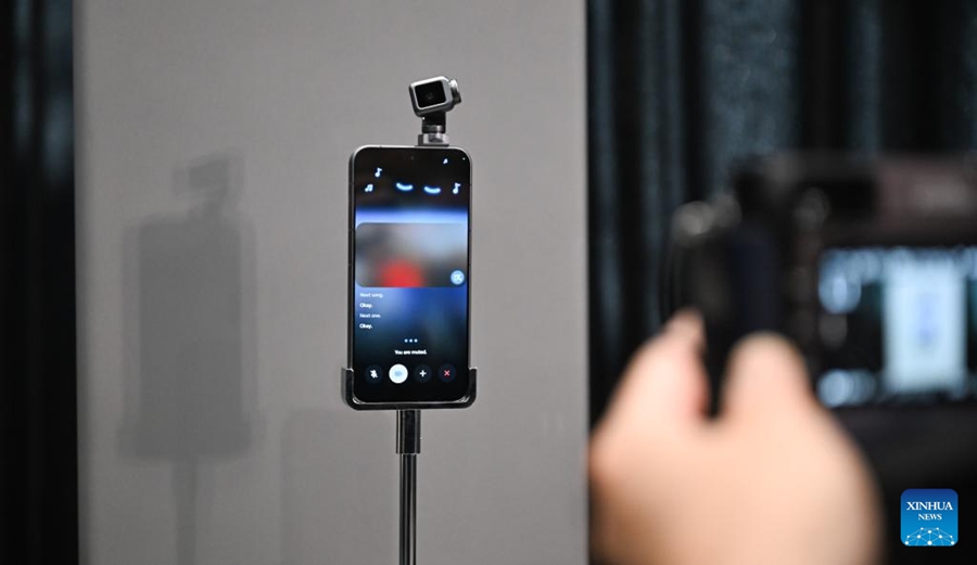 Honor presenta Robot Phone in vista del MWC 2026