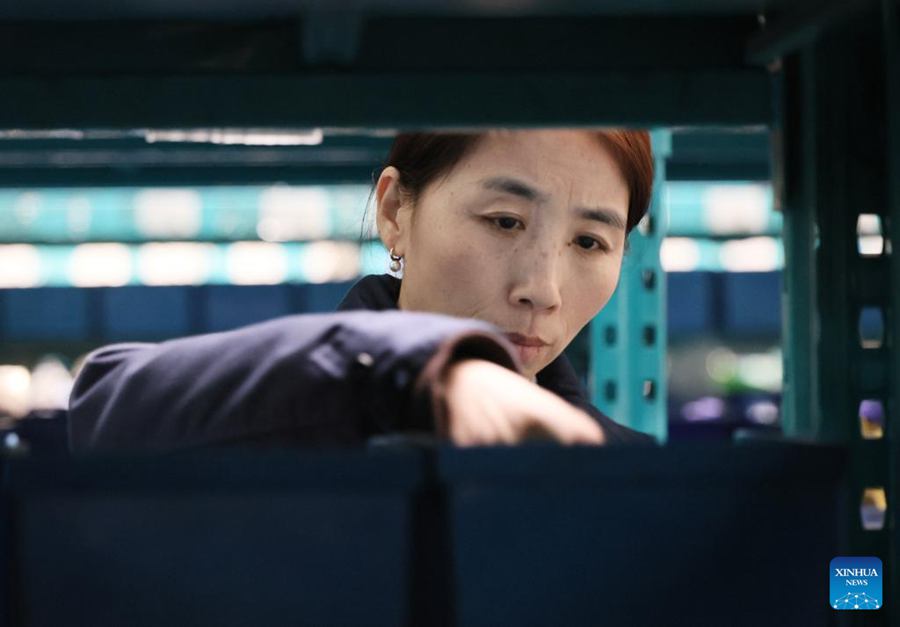 Deputata dell'Assemblea Popolare Nazionale trasmette le voci dei lavoratori industriali