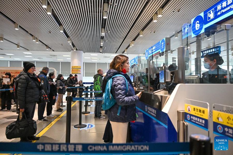 Nave da crociera in visita arriva a Tianjin, Cina