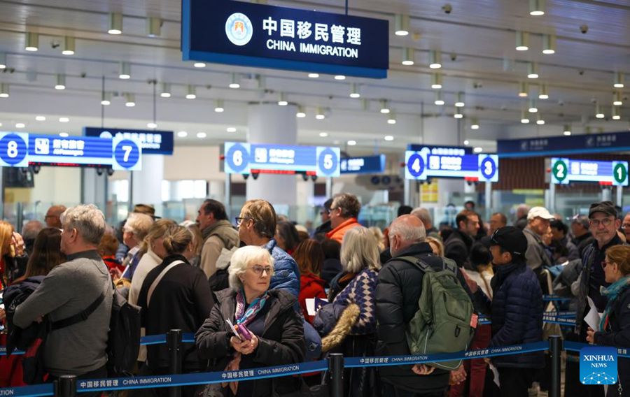 Nave da crociera in visita arriva a Tianjin, Cina