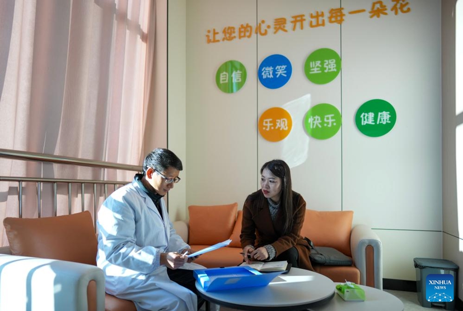 Deputata dell'Assemblea Popolare Nazionale modernizza l'antico ricamo Yi